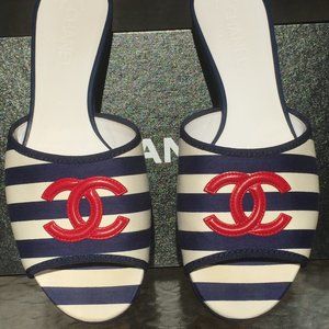 NIB CHANEL White/Blue/Red Open Toe CC Logo Mules❤️